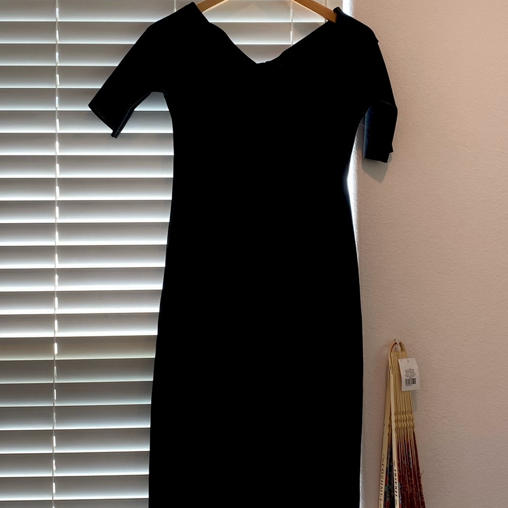 Black sleek off the shoulder body con dress